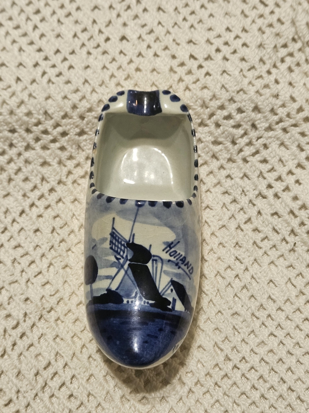 Vintage Delft Blue Ceramic Sshtray shaped like a traditional Dutch Clog
